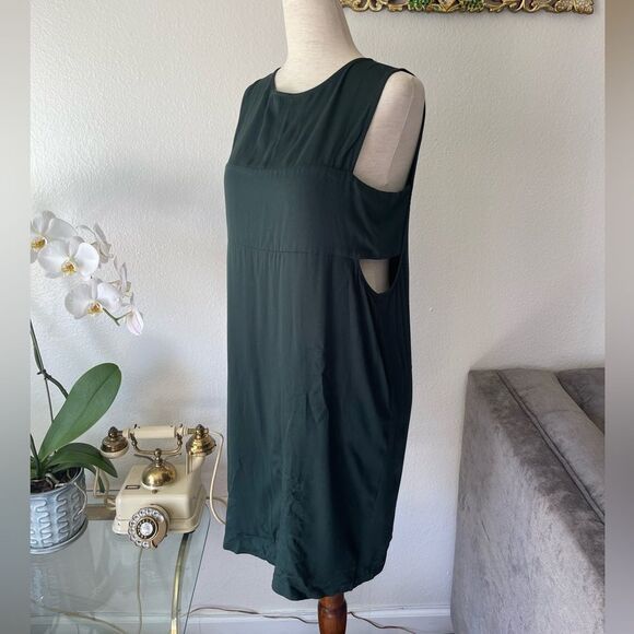 Green dress by F21 - Picture 2 of 11